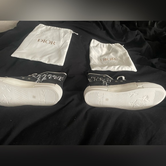Dior men’s B23 high top size 10 US, size 43 EU. 
Never been worn. - Picture 3 of 6